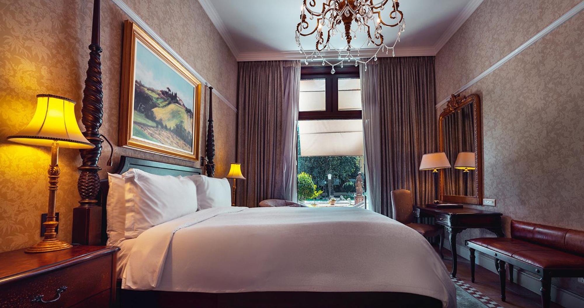 Palazzo Hotel Fourways Exterior foto A room at the hotel