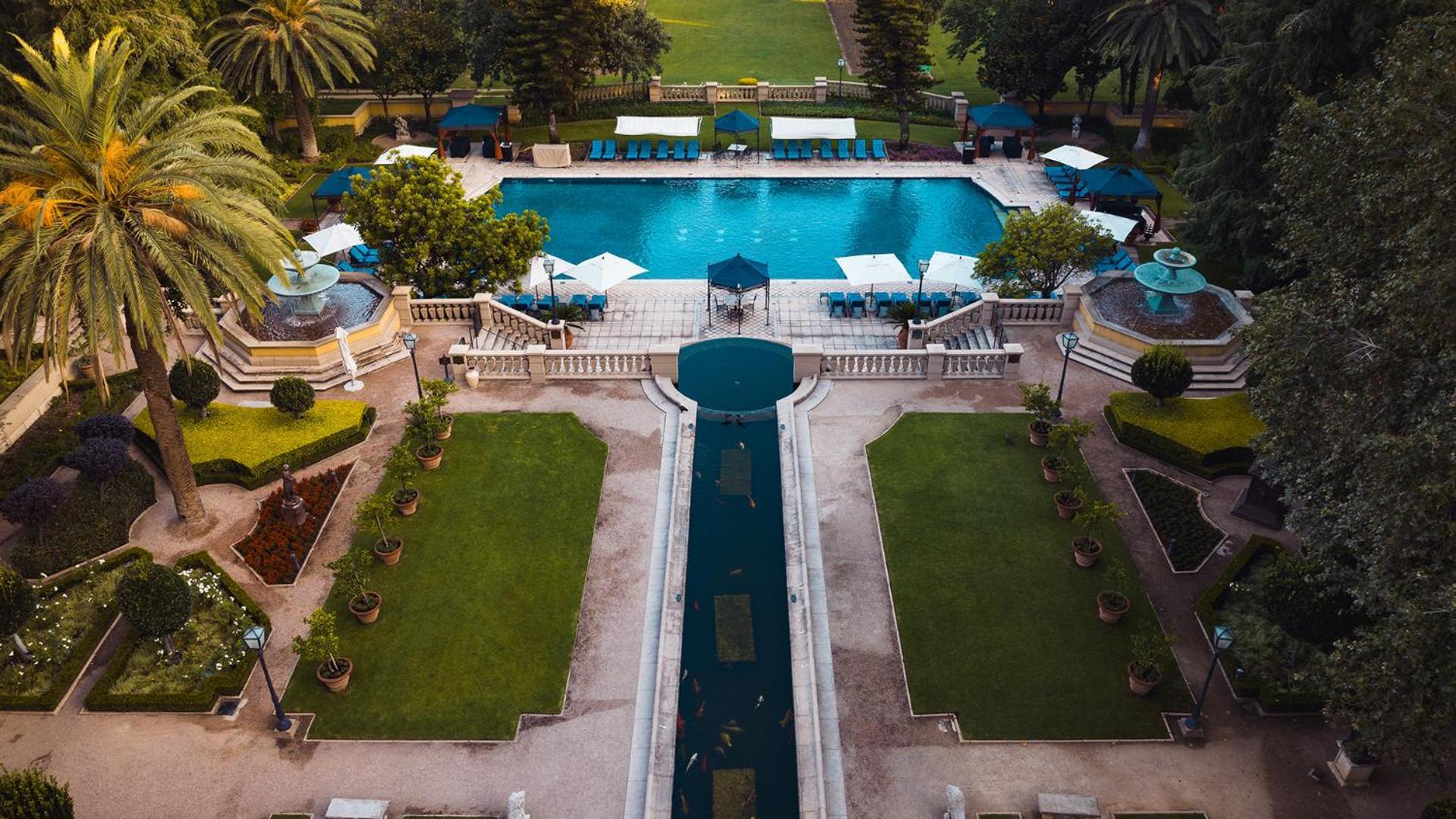 Palazzo Hotel Fourways Exterior foto The pool at the Taj Mahal Palace